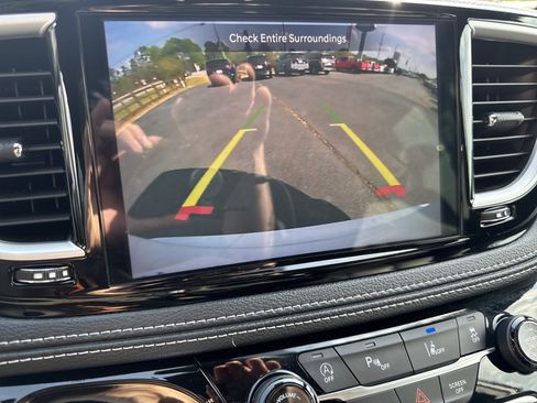 Used 2024 Chrysler Pacifica Touring-L w/ S Appearance Package image 37