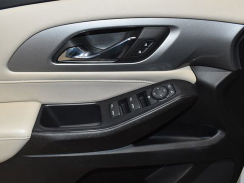 Used 2022 Chevrolet Traverse LS image 26