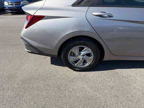 Used 2024 Hyundai Elantra SE FWD image 11