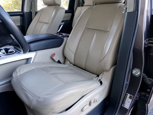 Used 2017 Nissan Titan SL w/ SL Towing Convenience Package image 6