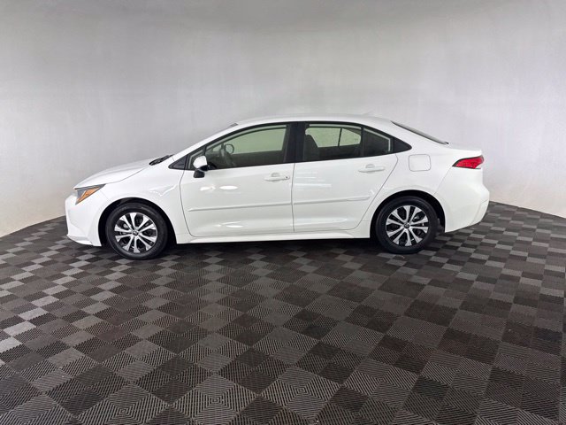 Used 2022 Toyota Corolla LE w/ Body Protection Package (TMS) FWD image 10
