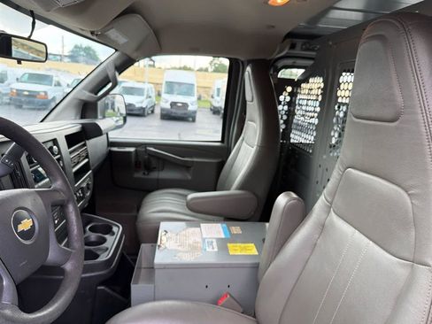 Used 2017 Chevrolet Express 2500 RWD image 11