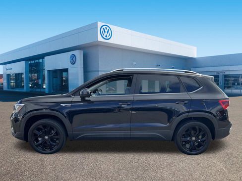 Used 2023 Volkswagen Taos SE w/ Panoramic Sunroof Package image 4