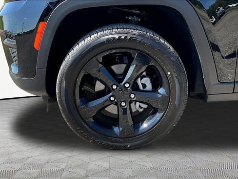 Used 2024 Jeep Grand Cherokee Altitude AWD/4WD image 32