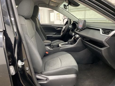 Used 2021 Toyota RAV4 XLE image 19