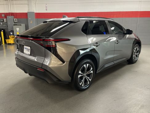 Used 2025 Toyota bZ4X XLE image 10