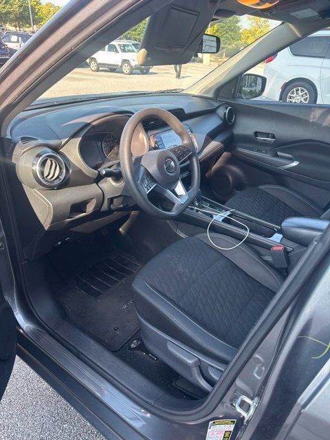 Used 2021 Nissan Kicks SV FWD image 2
