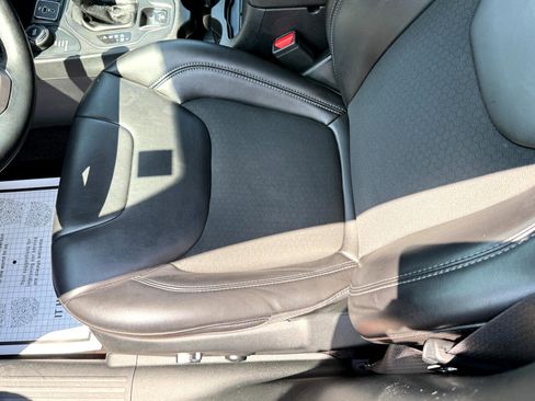 Used 2019 Jeep Cherokee Latitude Plus w/ Comfort/Convenience Group image 15