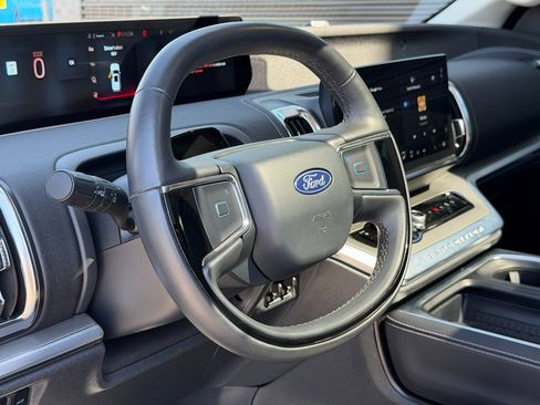 Used 2025 Ford Expedition Max Platinum AWD/4WD image 19