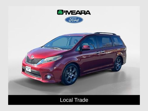 Used 2015 Toyota Sienna SE image 1