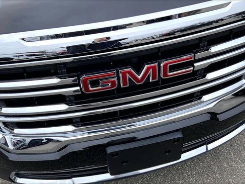 Used 2023 GMC Acadia SLE w/ Driver Convenience Package image 31