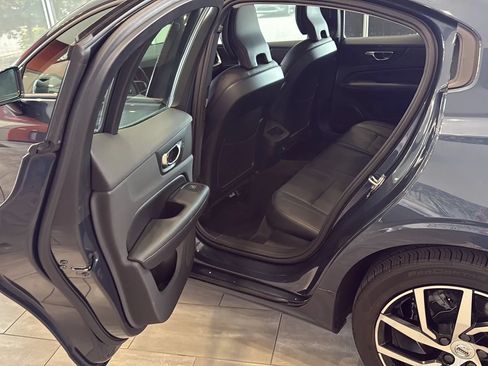 Used 2020 Volvo S60 T5 Momentum FWD image 25