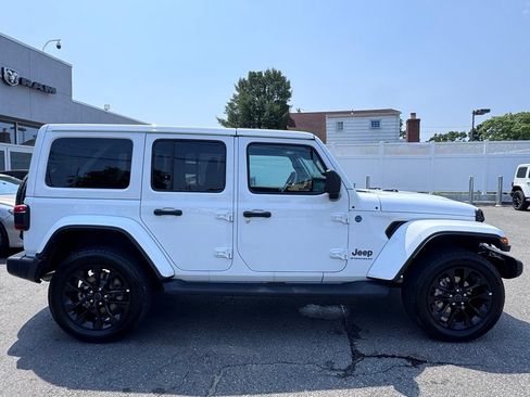Certified 2025 Jeep Wrangler Unlimited Sahara AWD/4WD image 8