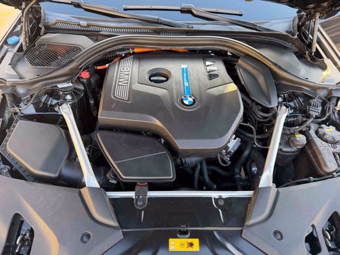 Used 2018 BMW 530e w/ Premium Package 2 RWD image 31