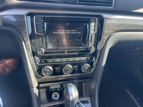 Used 2018 Volkswagen Passat 2.0T SE image 8