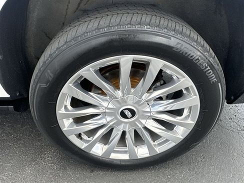 Certified 2022 Cadillac Escalade ESV Premium Luxury w/ Performance Package AWD/4WD image 33