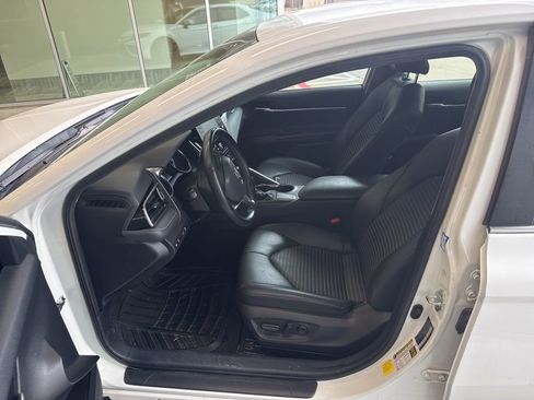 Used 2021 Toyota Camry SE w/ Convenience Package image 3