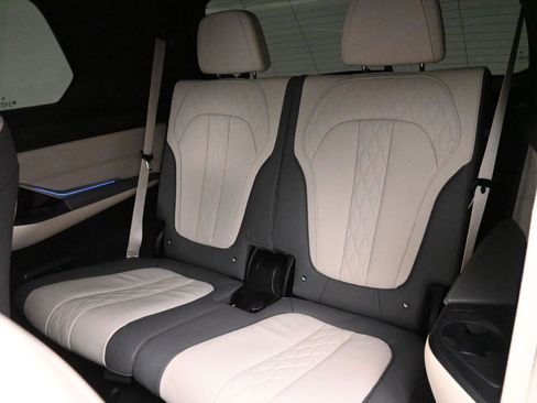 Used 2023 BMW X7 M60i w/ Executive Package image 18