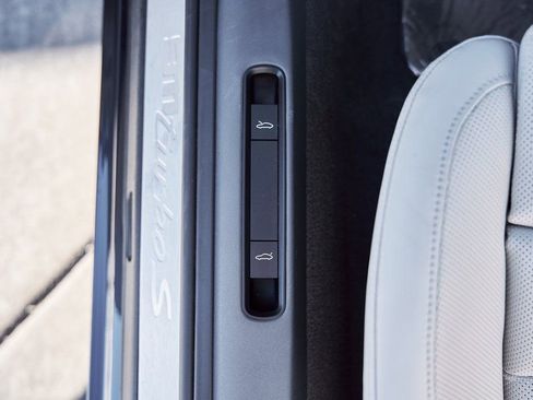 Used 2022 Porsche 911 Turbo S image 31