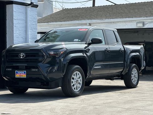 Used 2025 Toyota Tacoma SR5 image 8