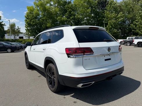 Certified 2023 Volkswagen Atlas SE w/ Black Wheel Package AWD/4WD image 3