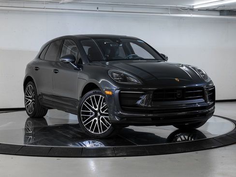 Certified 2025 Porsche Macan AWD/4WD image 9