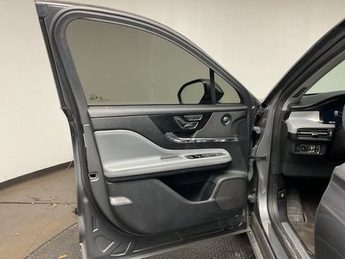 Used 2021 Lincoln Corsair Reserve image 10