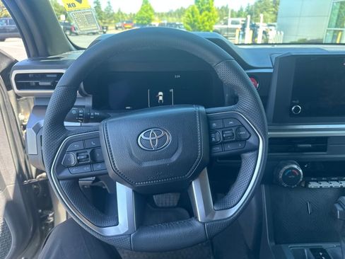 Used 2025 Toyota Tacoma TRD Off-Road AWD/4WD image 14