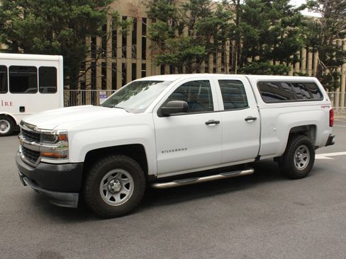 Used 2017 Chevrolet Silverado 1500 W/T AWD/4WD image 11