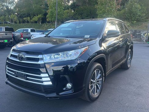 Used 2018 Toyota Highlander XLE AWD/4WD image 1