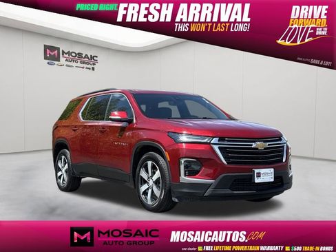 Used 2023 Chevrolet Traverse LT w/ LT Premium Package AWD/4WD image 1