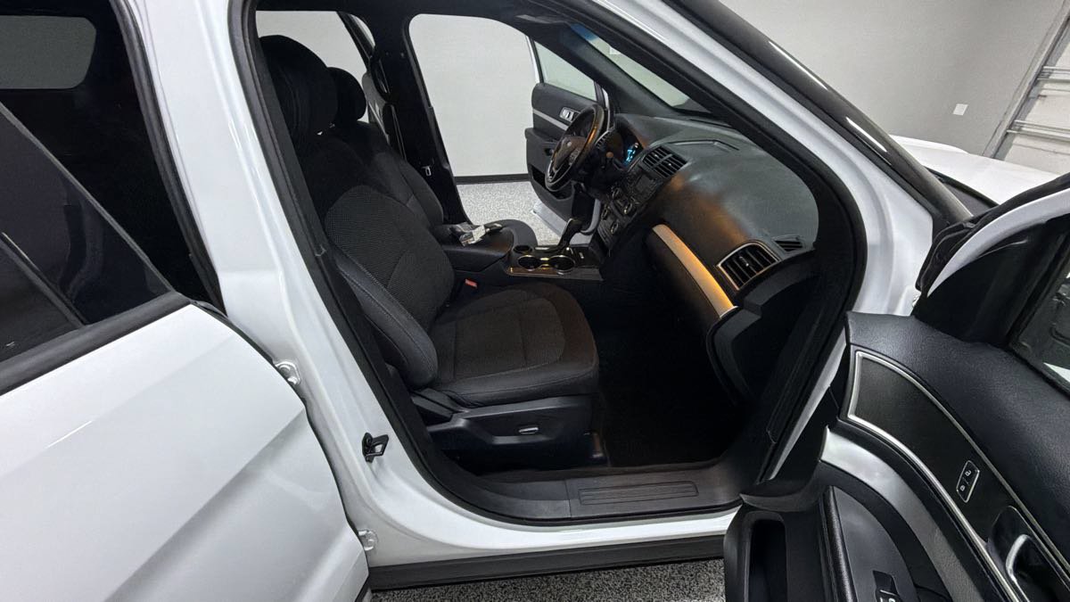 Used 2016 Ford Explorer XLT FWD image 28