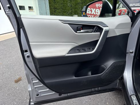 Used 2019 Toyota RAV4 XLE Premium w/ Cold Weather Package AWD/4WD image 16