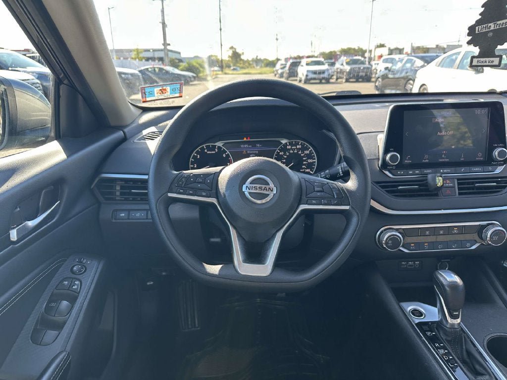Used 2020 Nissan Altima 2.5 S AWD/4WD image 11