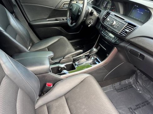 Used 2017 Honda Accord Sport image 15