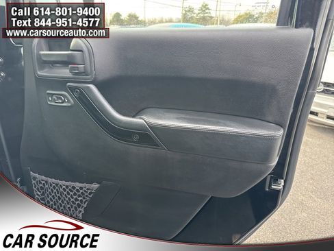 Used 2014 Jeep Wrangler Unlimited Sahara image 30