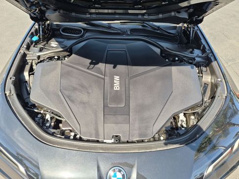 Used 2025 BMW i7 eDrive50 w/ M Sport Package RWD image 34