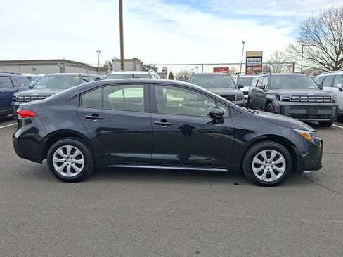 Used 2025 Toyota Corolla LE image 7