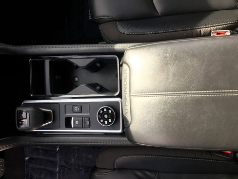 Used 2025 Nissan Pathfinder SL image 14