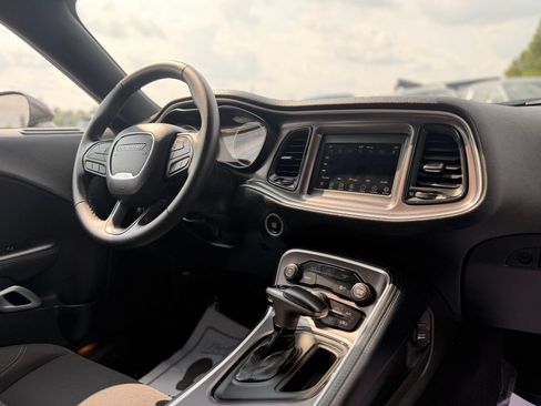 Used 2022 Dodge Challenger SXT RWD image 28