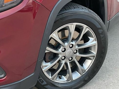 Used 2019 Jeep Cherokee Latitude Plus w/ Comfort/Convenience Group image 8