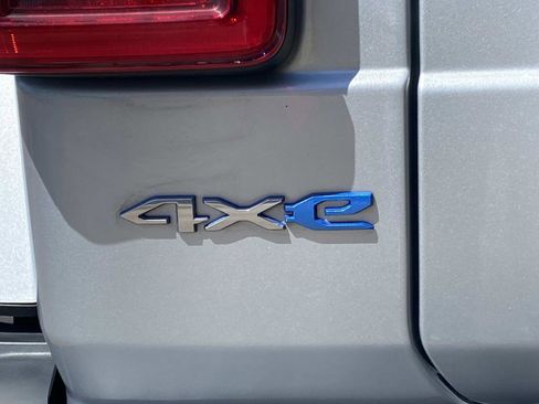 Used 2023 Jeep Wrangler Sahara w/ Cold Weather Group image 5