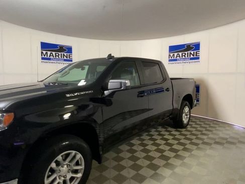 Used 2023 Chevrolet Silverado 1500 LT AWD/4WD image 6