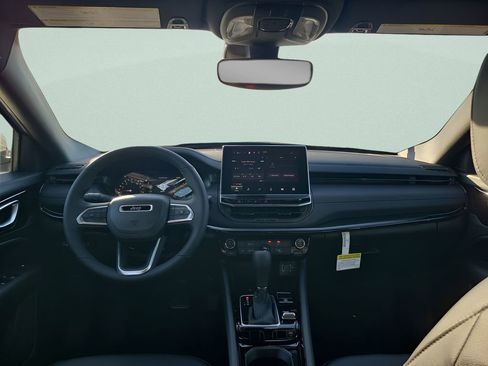 New 2026 Jeep Compass Latitude image 10