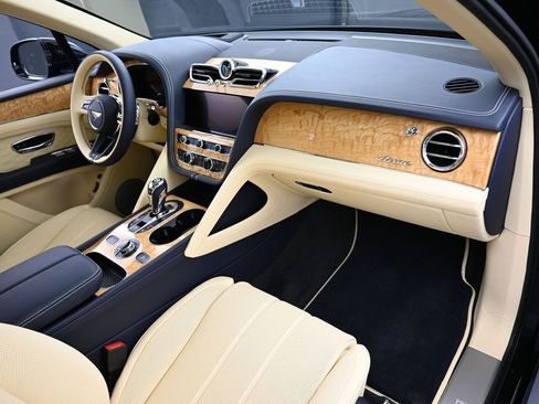 New 2025 Bentley Bentayga image 33
