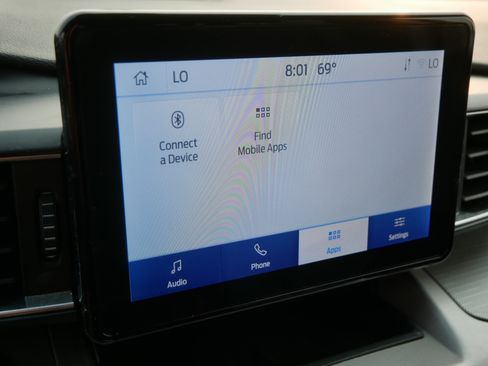 Used 2023 Ford Explorer XLT w/ Equipment Group 202A AWD/4WD image 32