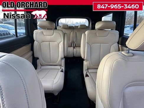 Used 2023 Jeep Grand Cherokee L Limited image 11
