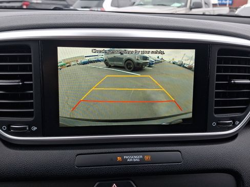 Used 2022 Kia Sportage LX image 18