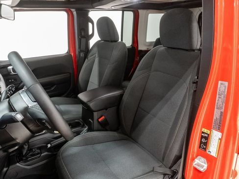 Used 2025 Jeep Wrangler Unlimited Sahara AWD/4WD image 9