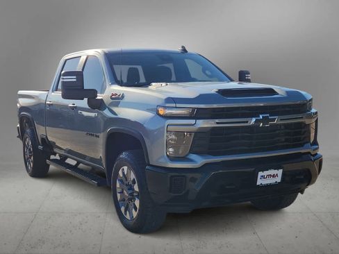 Used 2024 Chevrolet Silverado 2500 Custom w/ Custom Convenience Package image 3